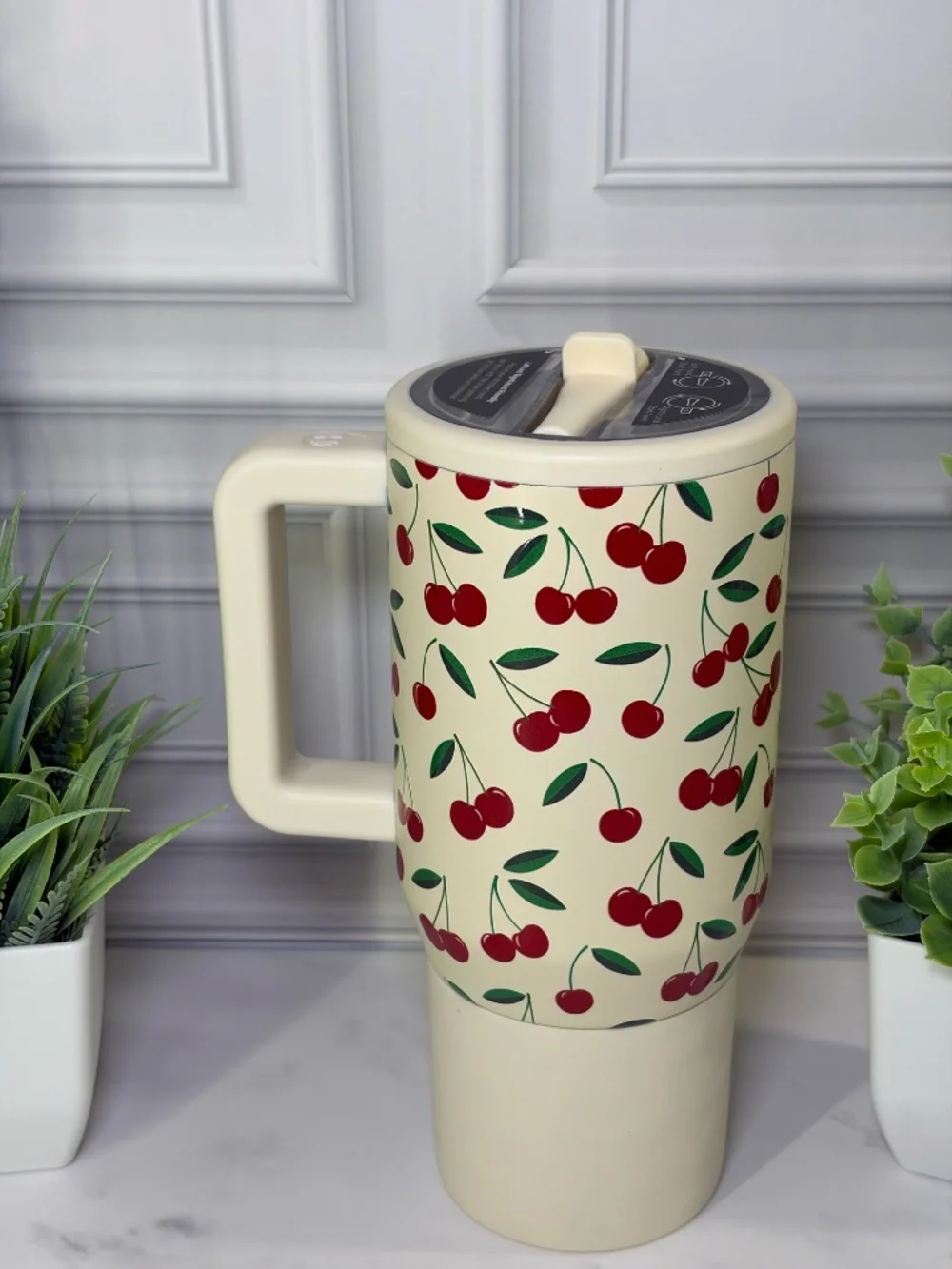 HydroJug Cherries 20oz Traveler BNWT